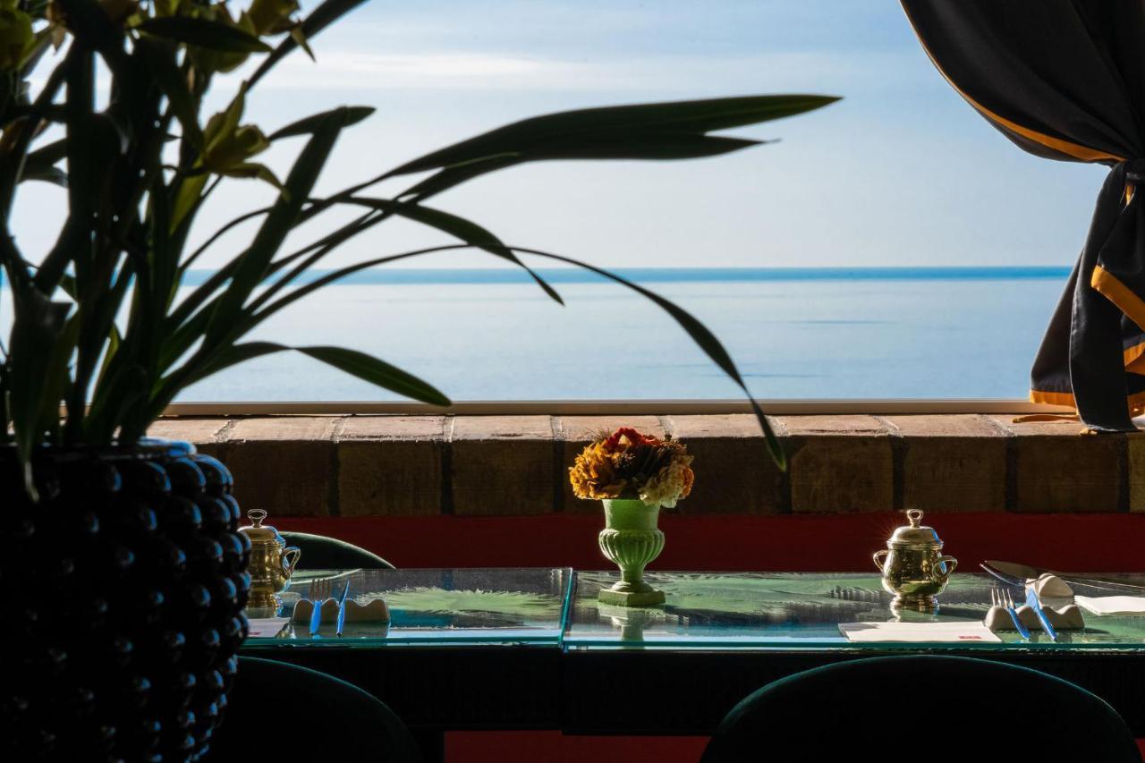 Carlotta Hotel